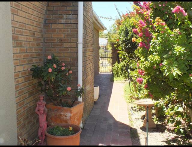 4 BEDROOM HOUSE FOR SALE IN WELWAY PARK EAST